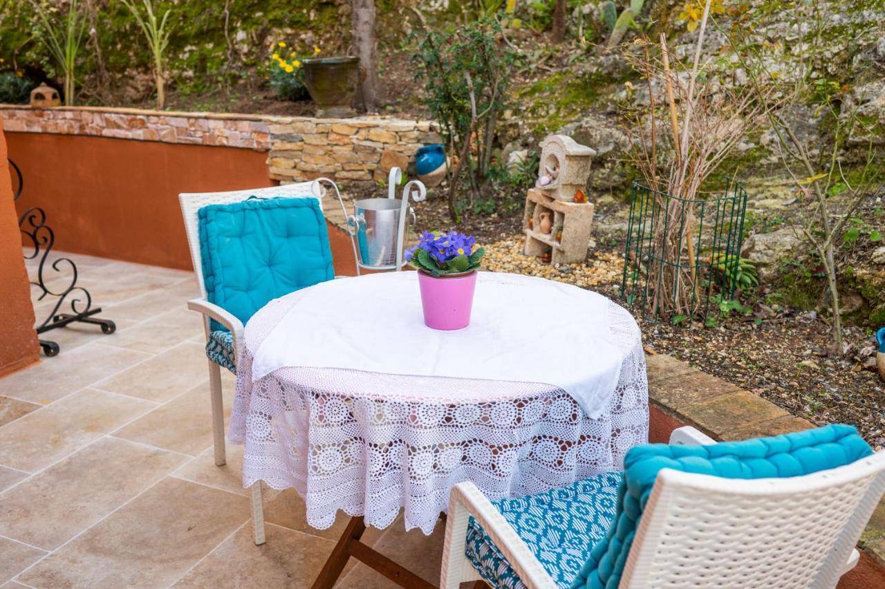 Le Camélia: Charming Apartment with Pool in Tranquil Estate Sollies-Toucas Exterior photo