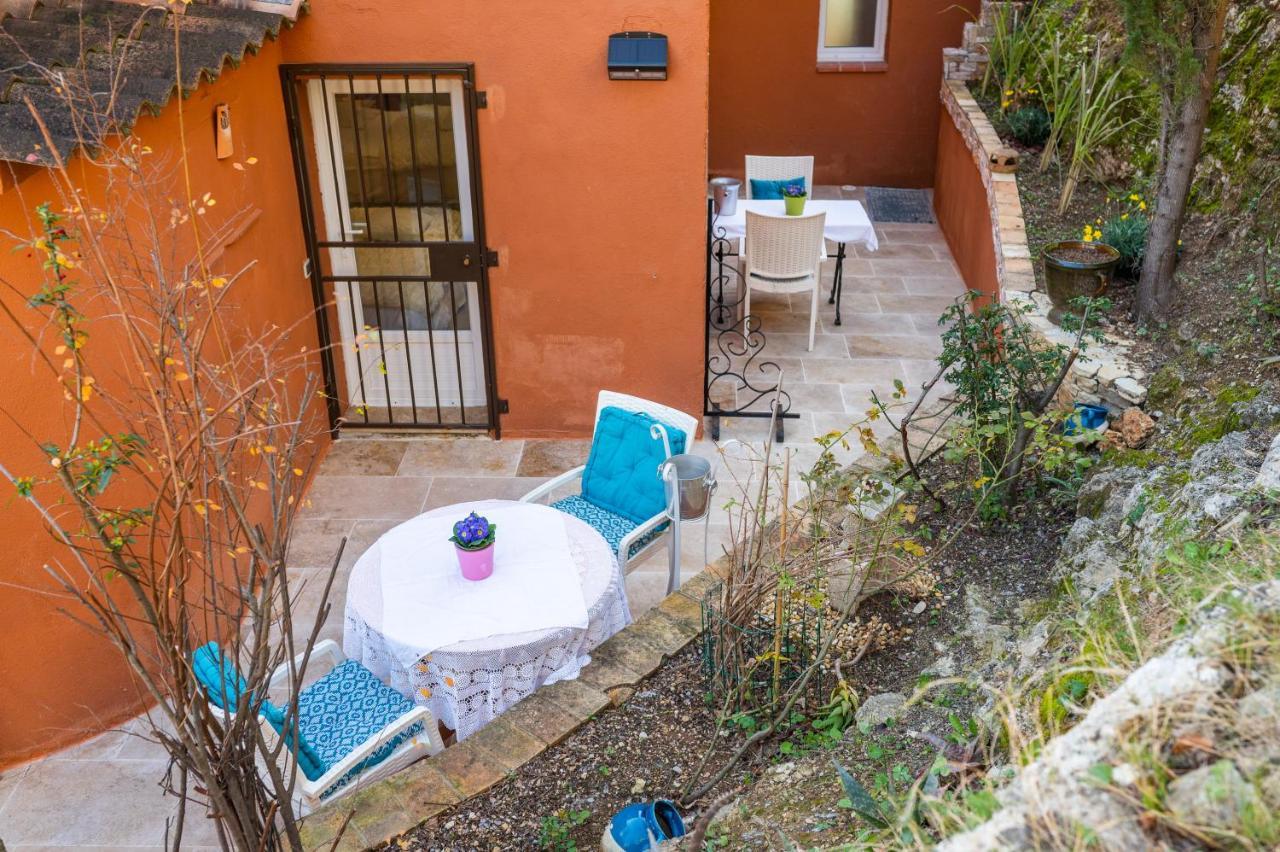 Le Camélia: Charming Apartment with Pool in Tranquil Estate Sollies-Toucas Exterior photo